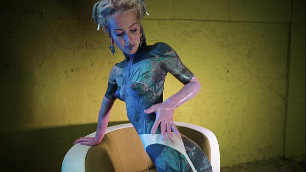 After that it was just top quality bitching because the hot girl simply gave herself completely, opened herself up wide to take a hard dick inside her pussy and even went on top of the masseur's dick