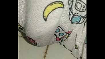 peeing diaper and delicious orgasm 