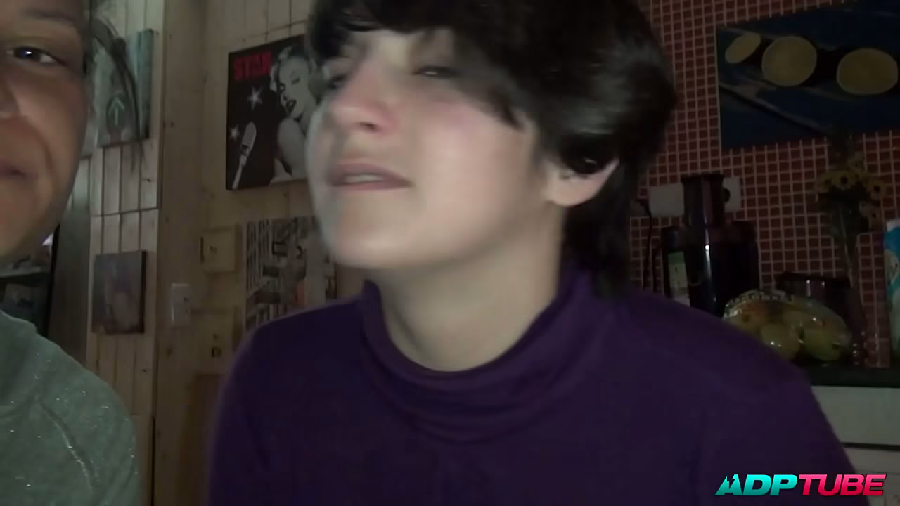 Tr&iacute_o l&eacute_sbico con un strap on part 1 - ADPTUBE