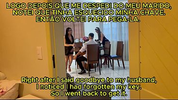 ESPOSA PEGA NO FLAGRA MARIDO FODENDO A EMPREGADA , E FICA ASSISTINDO COM TESAO E DEPOIS ENTRA NA PUTARIA , FAZENDO UM MENAGE FEMININO