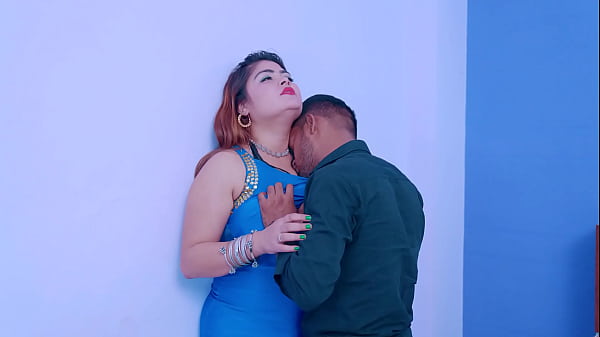 Big boobs horny girl satisfied a desperate guy from her big hole pussy