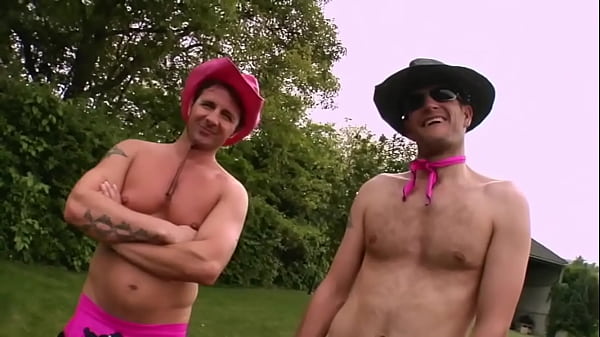 Cosplay Super Mario Sextape "pls cover my big tits bro"