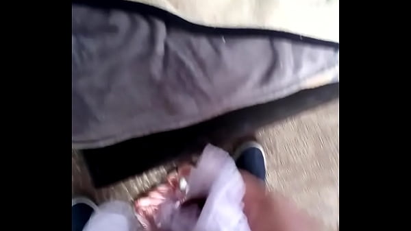 Download Video - Masturb&aacute;ndome con los calzones de mi prima