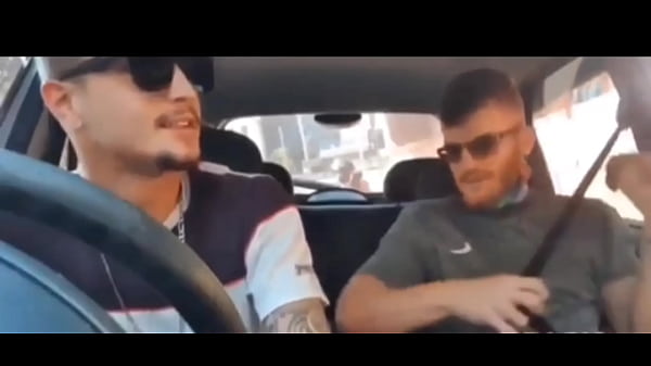 Eu e o erick diaz batendo uma no carro nas ruas...