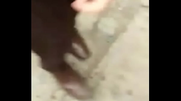 Sebastián se corre en una ventana