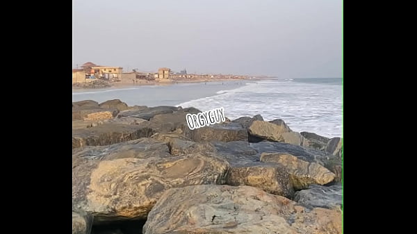 Download Video - Beach pussy flashing