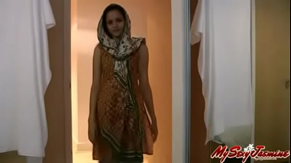 Download Video - Indian Sexy Beautiful Babe Jasmine Takes Of Her Bra