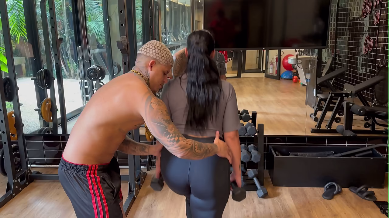 Conocí a esta chica de piel clara en el gimnasio del apartamento donde me hospedaba. Le dije que era de Río de Janeiro, me invitó a su habitación y tuvimos relaciones sexuales a escondidas de su marido.
                    latina sexy tattoo amateur fetish public brazil gostosa muchos negros