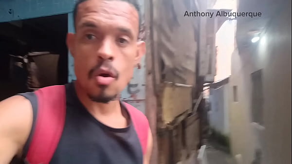 O maloka da comunidade pauzão 22cm me comendo e gozando dentro