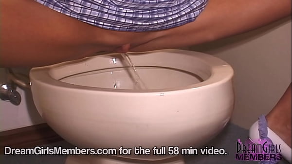 Download Video - She Spreads She Pees And Gives Upskirt Pussy In Public