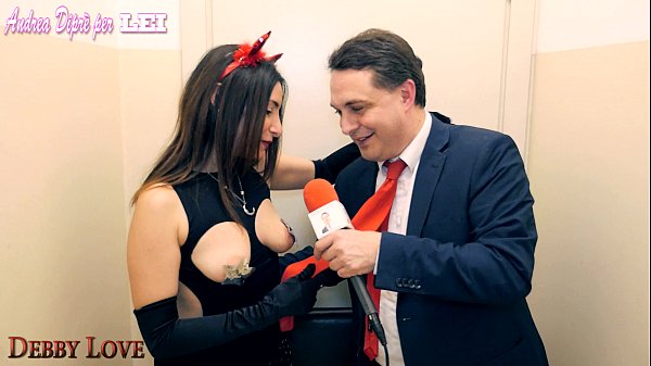 Debby Love lets Andrea Diprè taste her pussy