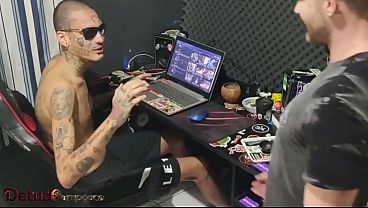 Caralho esse gostoso fodendo o cu