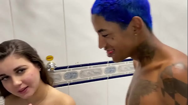 Download Video - Branquinha gostosa magrinho favelado