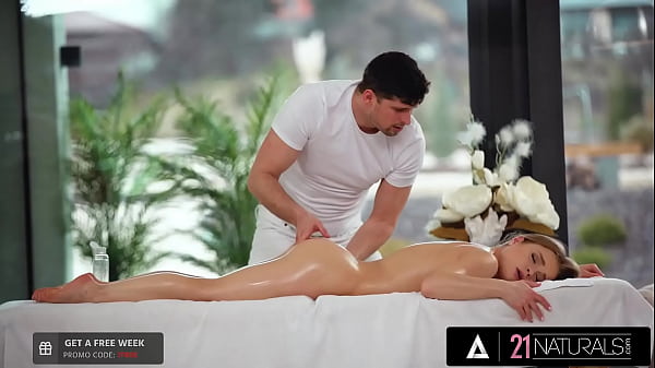 Download Video - 21 NATURALS - Cutie Alexa Flexy Gets Her Juicy Ass Fingered And Fucked After A Massage