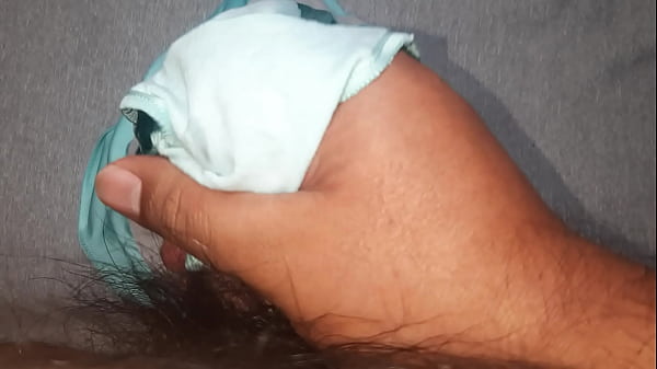 Download Video - Buena corrida de leche sobre los calzoncitos celestes favoritos de mi amiga