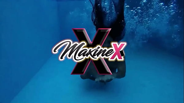 Cunnilingus & Shattering Orgasms! Maxine Squirts On Jada Fire!