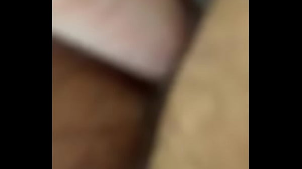 Socando a buceta da morena