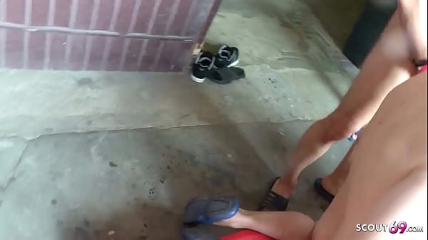 Stra�enschlampen Mit Dicken Eutern Beim Gruppenfick Ohne Gummi