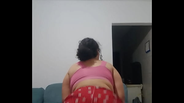 Download Video - PUTINHA DAN&Ccedil;ANDO FUNK BEM GOSTOSO COM TES&Atilde;O FICOU PELADINHA JOGANDO A BUCETA PRO AR