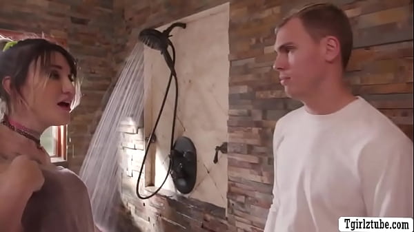 Lovely shemales seduce the pipe fixer to fuck t...