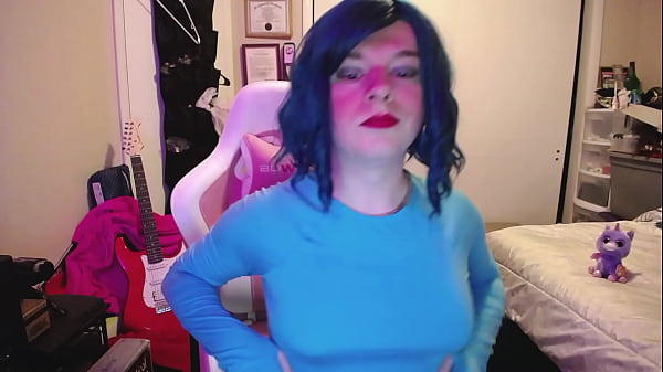 Trans girl flashes her tits