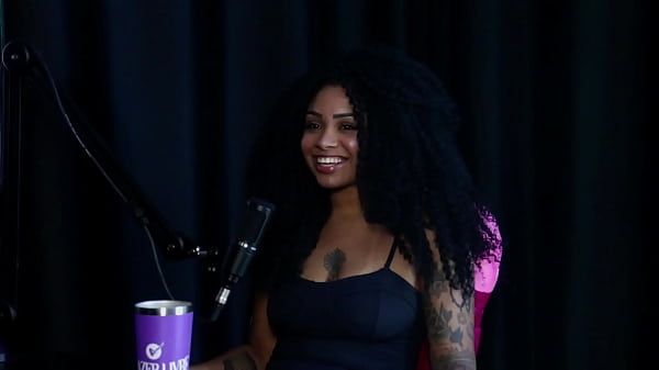 Entrou na putaria após ficar desempregada, foi fodida por uma ator, gosta de transar na rua, não consegue gozar com homem e pra dar o cu... - Sara Ventur (SHEER/RED)