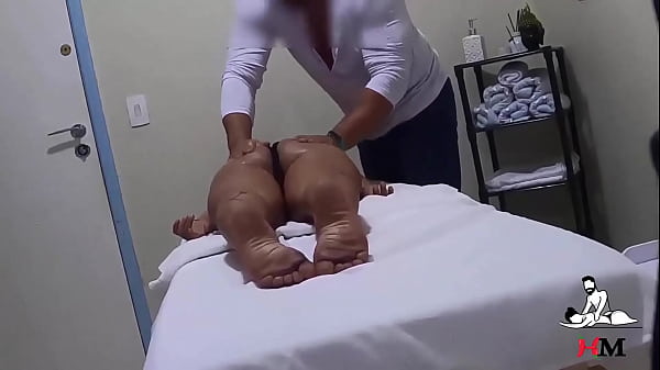 Ninfeta gozou na massagem e acabou fodendo com massagista camera escondida flagrou tudo