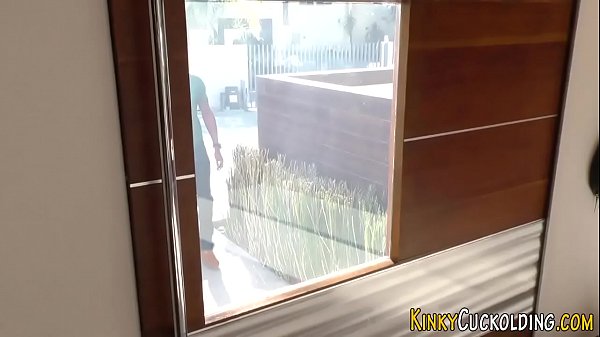 Cuckolding babe creampied