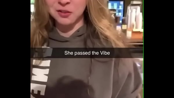 Novinha gostosa fica espantada com o tamanho da...