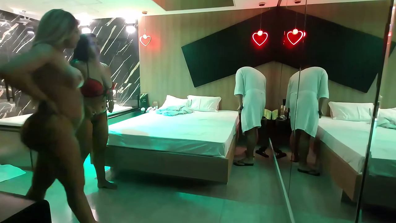 Aquecimento no Motel: Nicoly e a Trans Loira Dan&ccedil_ando - O In&iacute_cio da Suruba com a Loira Trans