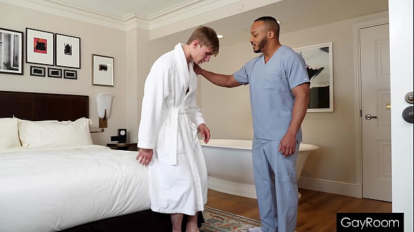 Darron Bluu Gets A Cock Massage While Taking A ...