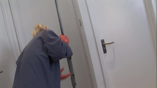 Stuck stepmom gets fucked by stepson - Erin Electra