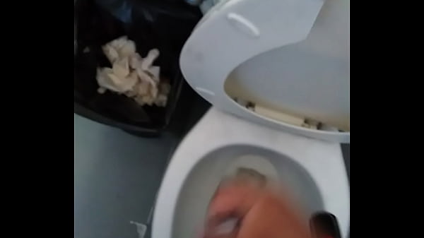 Dotado sacando la leche