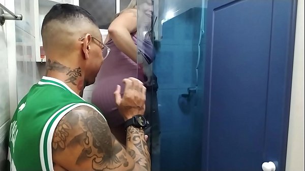 Fernandinha Fernandez called me to fix the shower but of course it didn't come out for free, I fucked the hot girl hard.