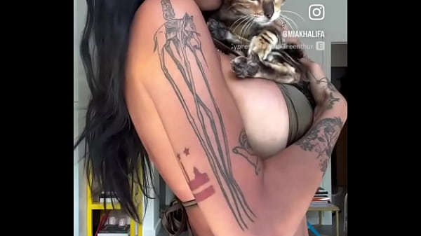 Mia Khalifa ig short