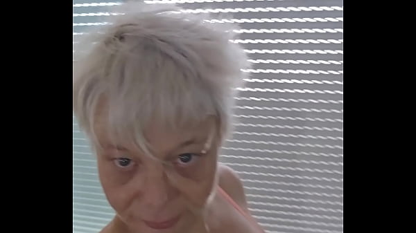 Bonjour mon chéri j'espère que je te plaît toujours