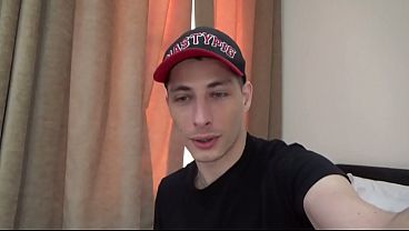 IL SE FILME AVEC SON POTE EN TRAIN DRE BAISER