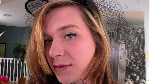 TS Tarynxo fucks a wet pussy