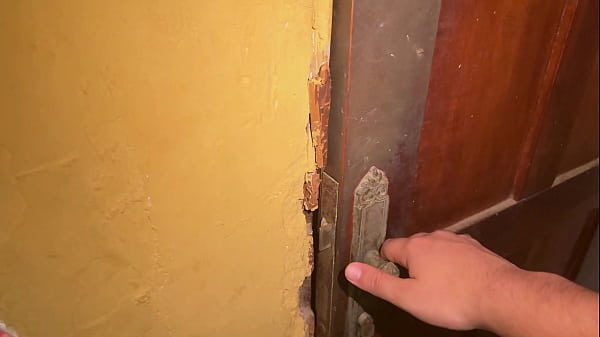 Jasmine Cleans the House with Her Butt Crack Exposed