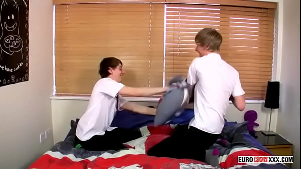 British twinks Ethan Knight and Brent Daley ana...