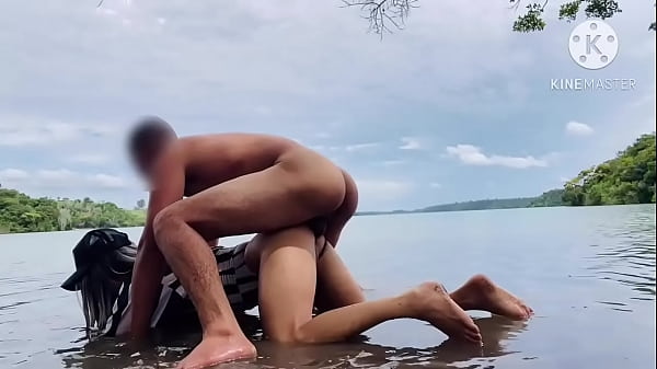 Download Video - SABADO ENSOLARADO&excl; CASADO SAFADO COMEU O CUZINHO DA PUTINHA NA LAGOA