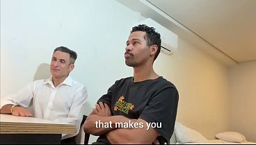 大学の学部長は校長に催眠術をかけ、自分のが校長の大きな尻と素晴らしいセックスができるようにした。