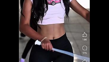Letzy bailando