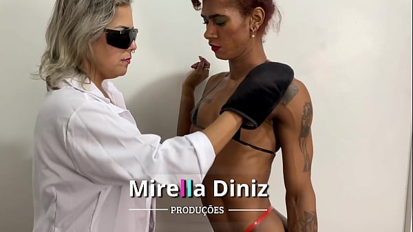 Louise Boucher foi fazer seu bronzeamento no St...