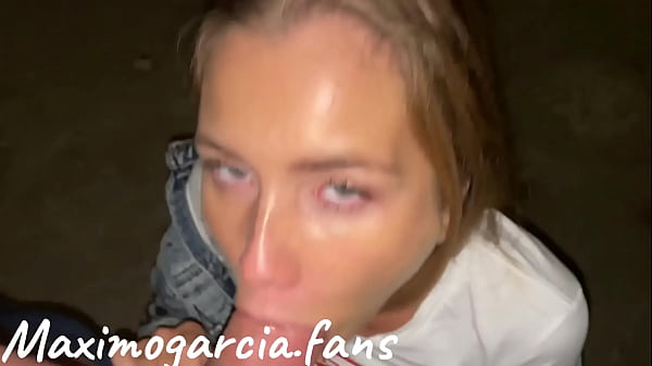Gorgeous Girl Sucking Huge Cock on a Famous Public Place