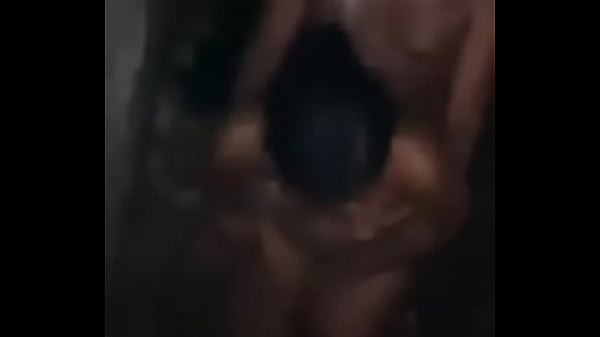 Un Fluenser Gay De Carthagène Baise Une Fille
