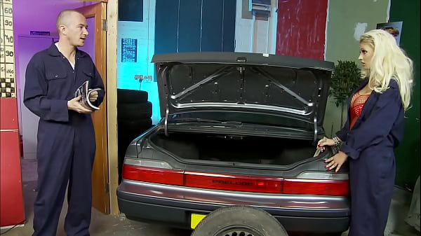 Katie Kaliana Sucks Her Mechanics Dick Before Fucking Him