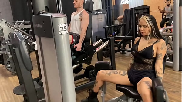 Download Video - gostosa na academia me deu mole levei pra casa - Evelyn Buarque