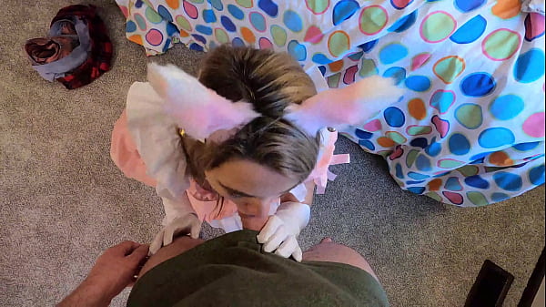 Cosplay stepdaughter lays in bed reading while rubs her pussy