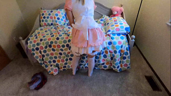 Cosplay stepdaughter lays in bed reading while rubs her pussy